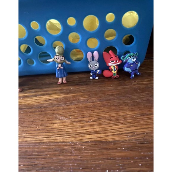 Zootopia Gift Basket Plush Pillow Characters Action Figures Sticker Book - Picture 8 of 10